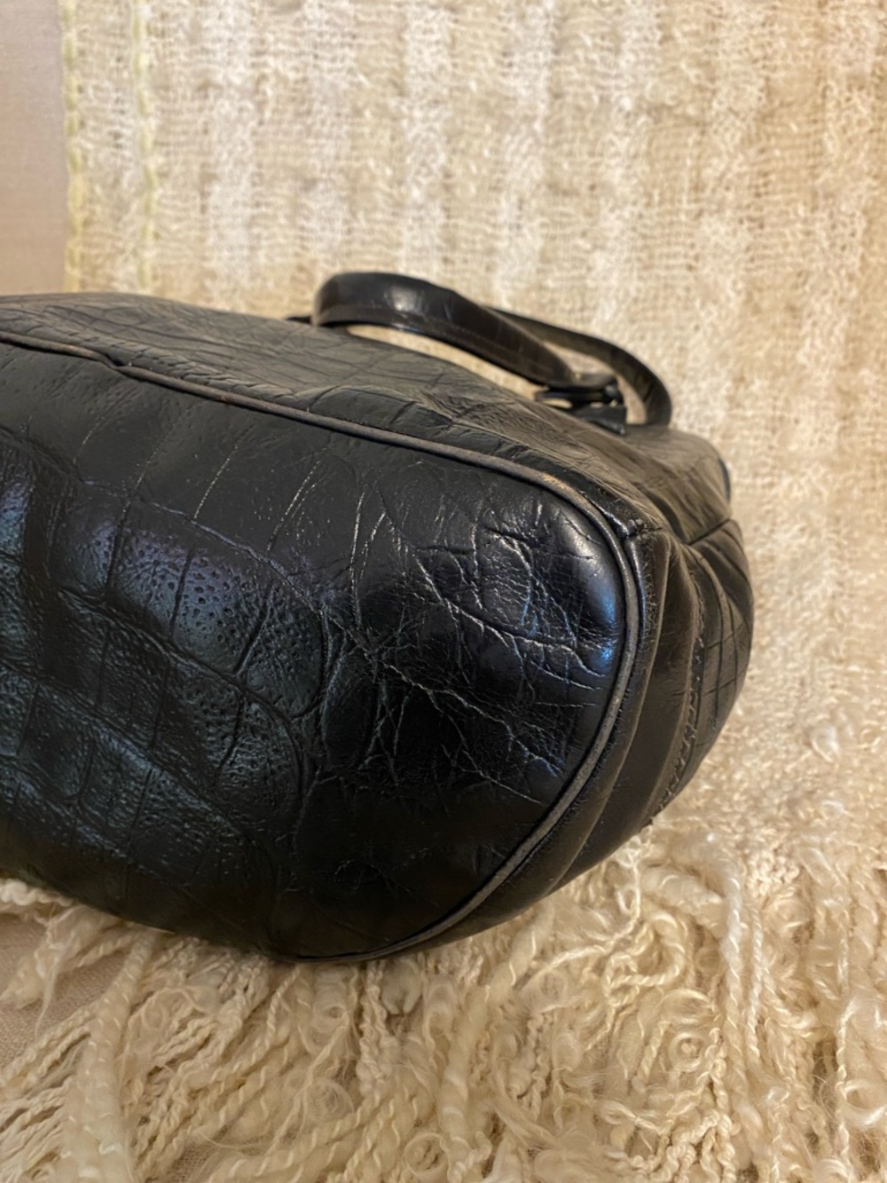 VTG Sharif Black Faux-Croc Drawstring Crossbody / handbag with Brass Accent - Picture 9 of 10